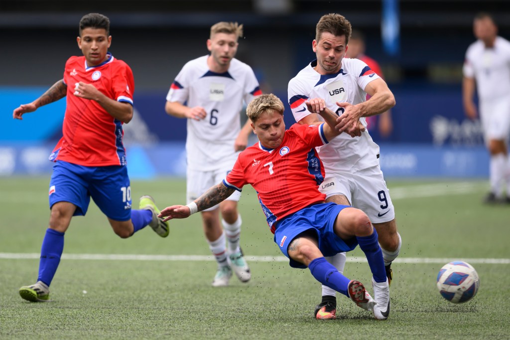 Cameron Dellilo and Darwin Díaz fight for a loose ball in Team USA's 4-2 win over Chile.