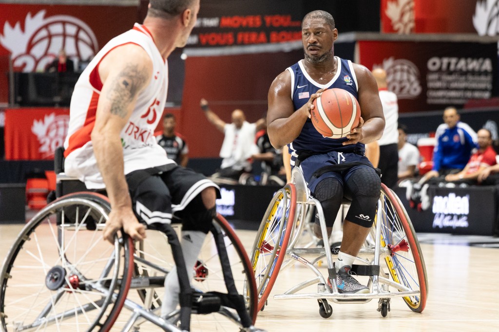 LATE DEFENSIVE RUN LIFTS USA MEN PAST TÜRKIYE,&nbsp;69-44